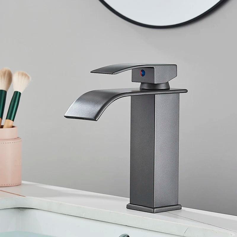 Robinet Cascade Noir pour Lavabo