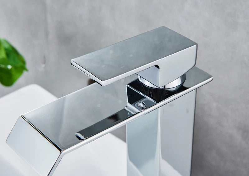Robinet Cascade Noir pour Lavabo