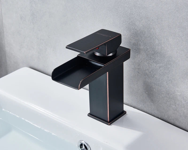 Robinet Cascade Noir pour Lavabo