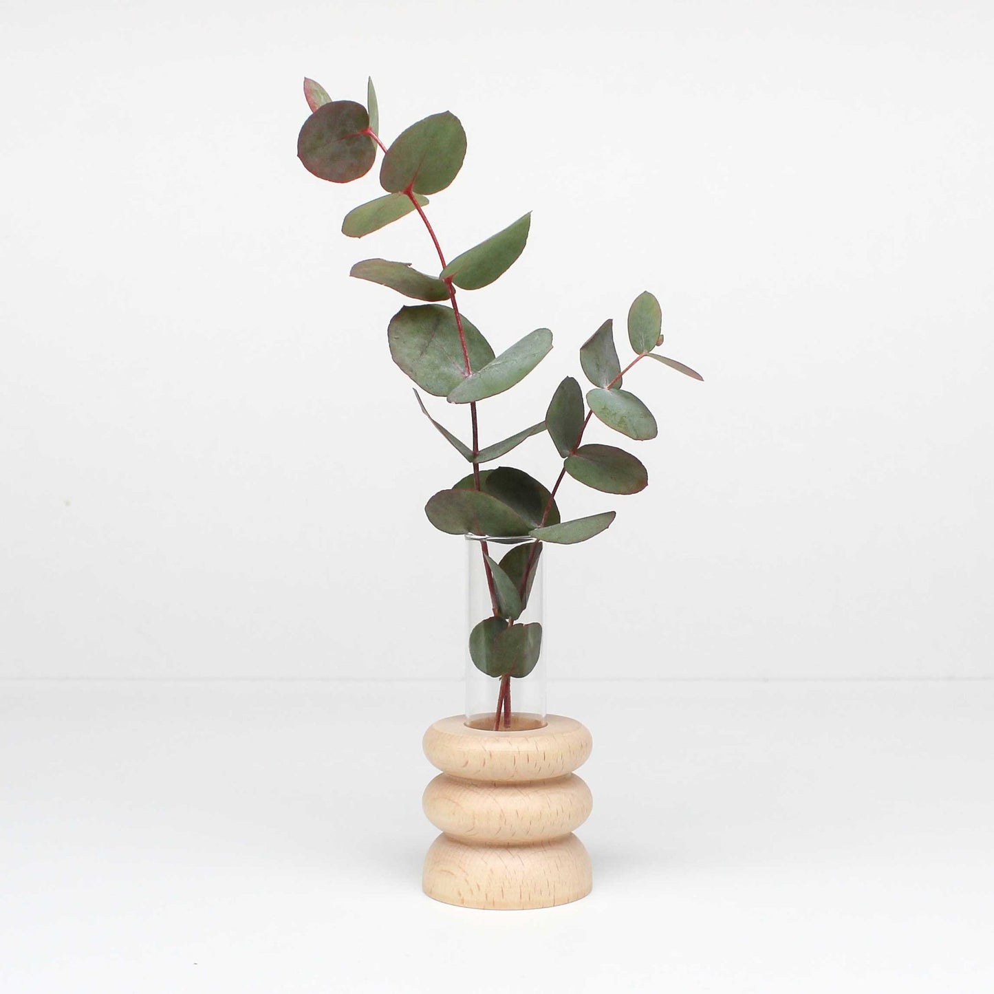 Vase Totem court Nº 1 en bois de hêtre et verre