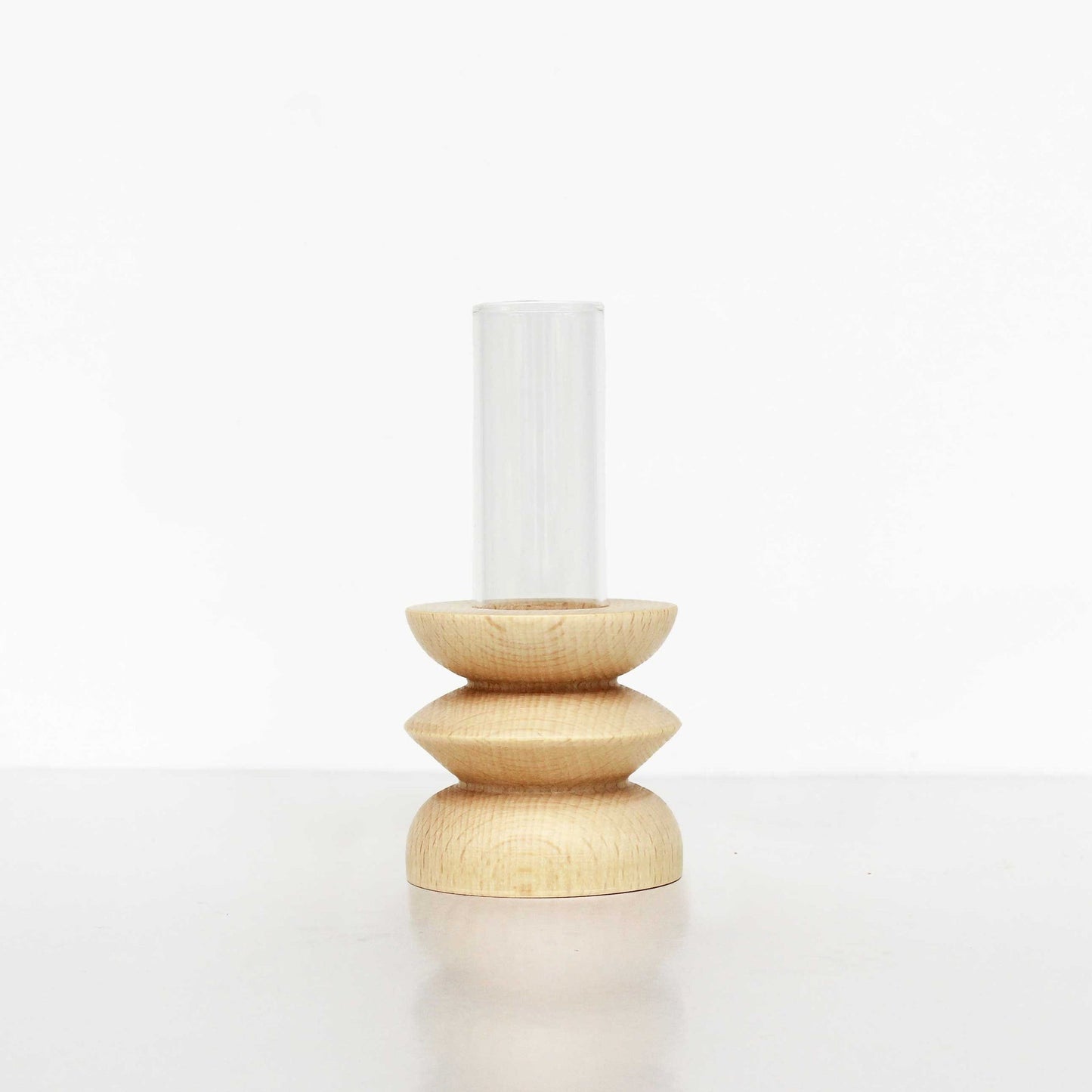 Vase Totem court Nº 3 en bois de hêtre et verre